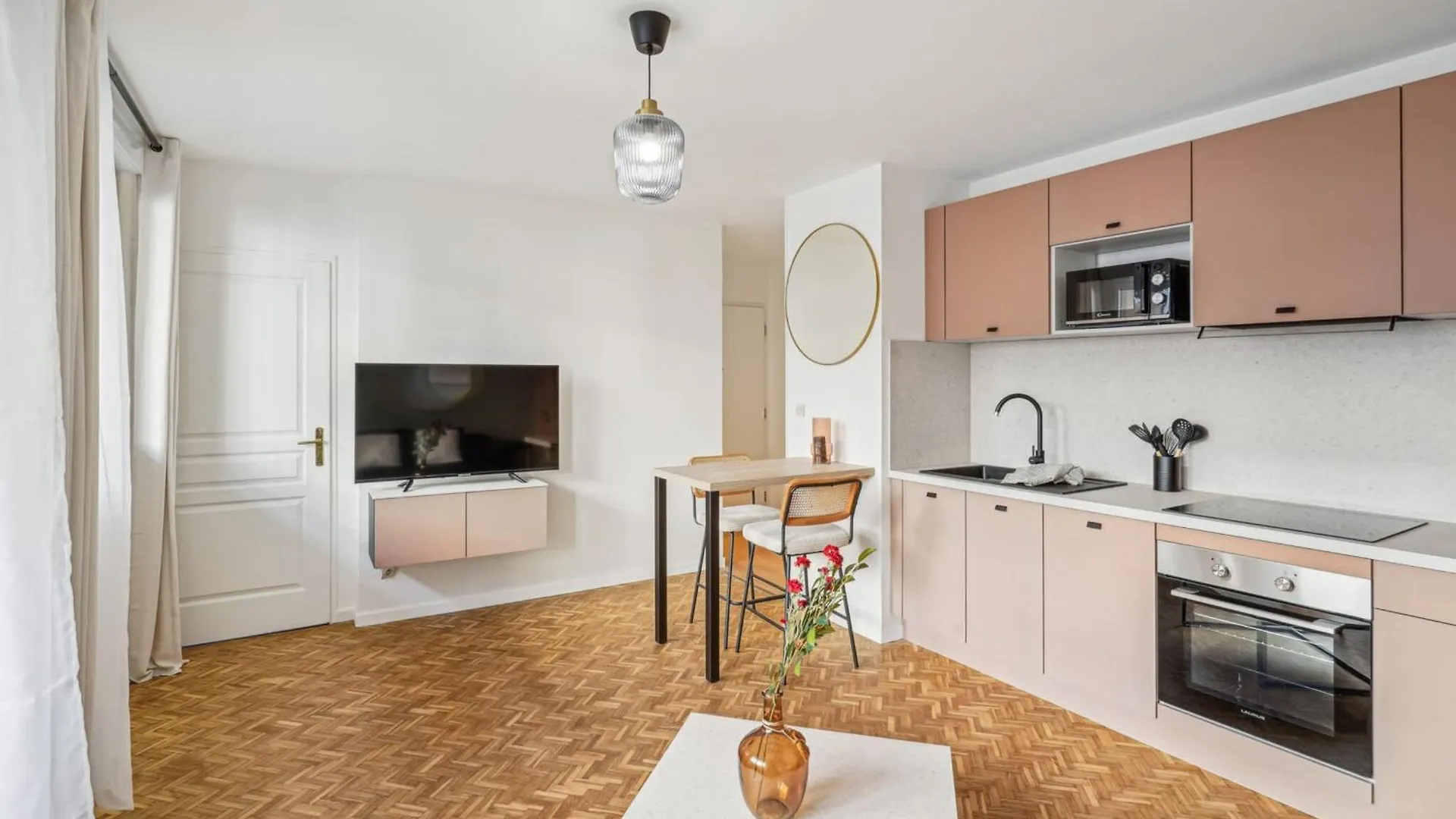 Baraban Apartment For 4 People With Balcony Near Part-Dieu 里昂